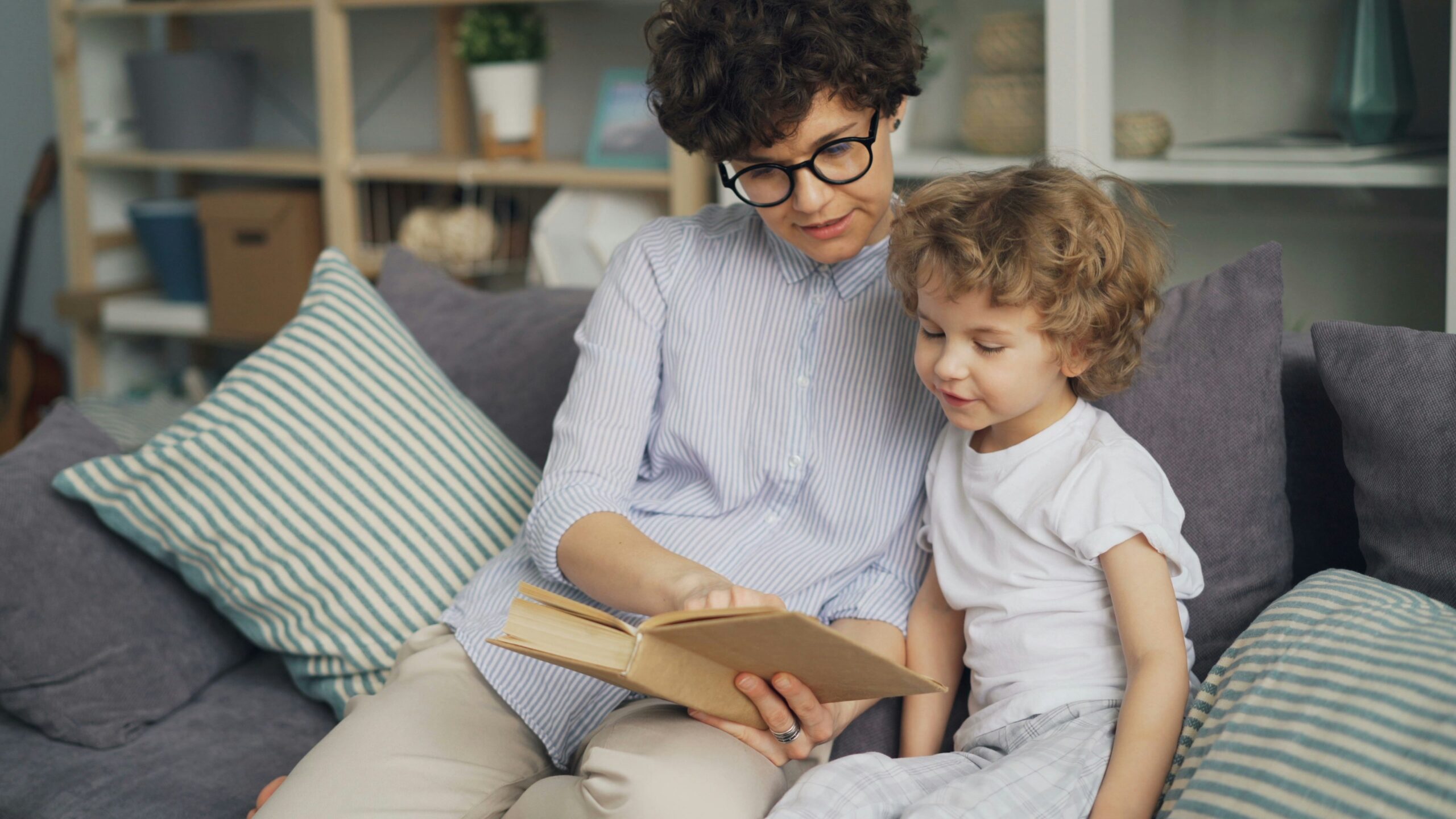 children’s book about bravery and gratitude - Mother reading to her child on a couch